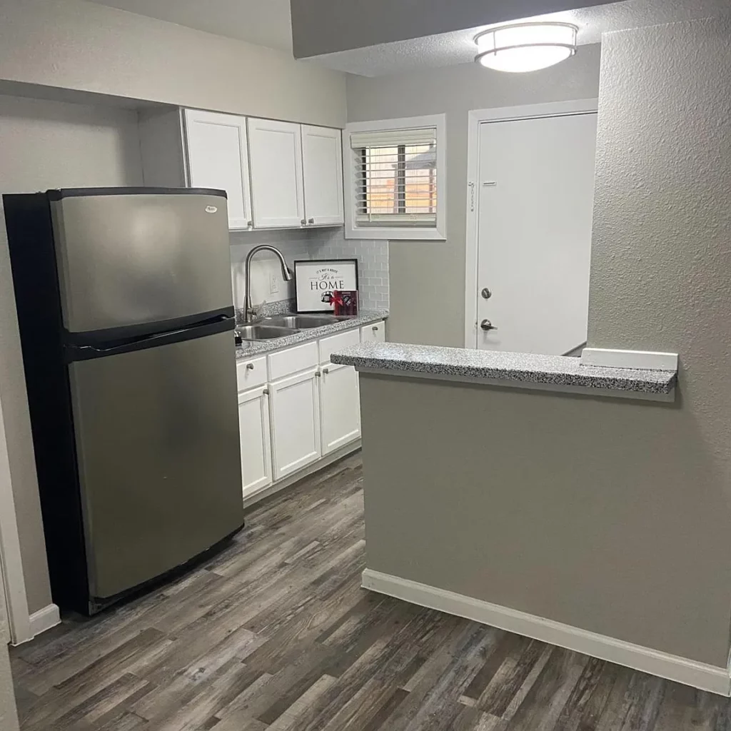 Photo of a Landmark Apartment kitchen.