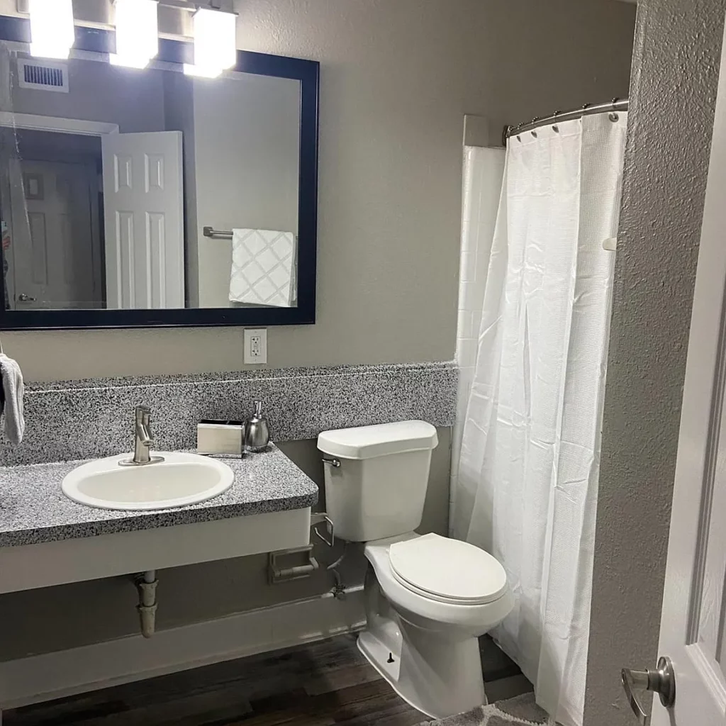 Photo of a Landmark Apartment bathroom.
